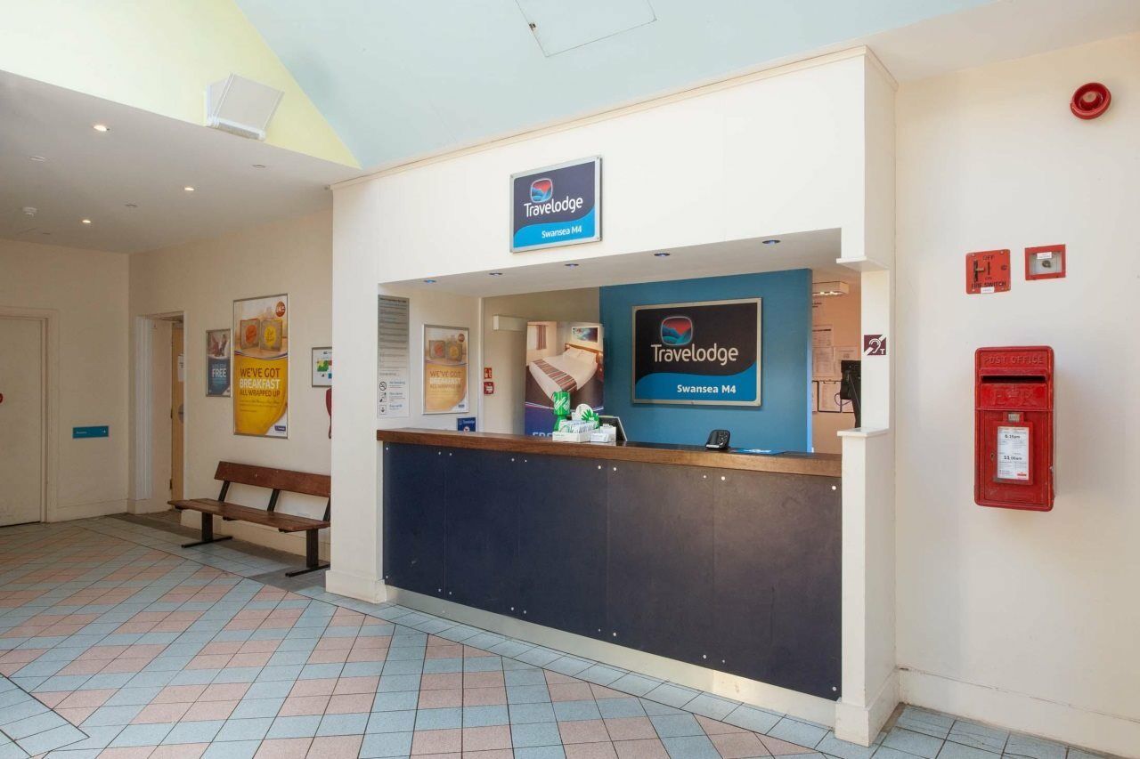 Travelodge Swansea M4 Bagian luar foto